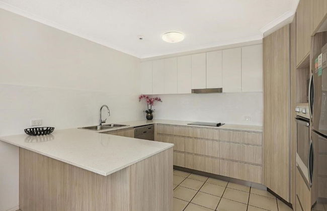 Elouera Tower Beachfront Apartments - Photo 21