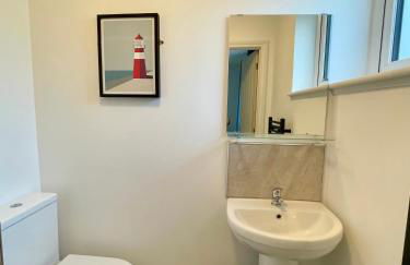 Modern Coastal Retreat, 5-Bedroom, 4-Bathroom Home, with Parking in Portsoy - Foto 21