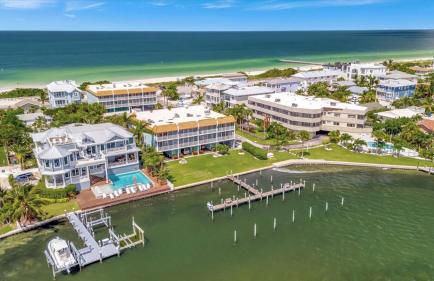 Cheerful Pelican on Anna Maria Island - Photo 36