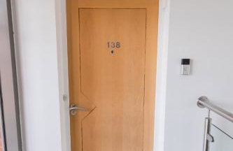 Stylish 2-Bed Apartment, City Centre Gem, 1 min walk to Train Station, Free parking - Foto 30