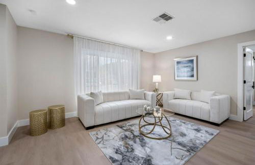 Luxe Getaway w Pool, Games & Fun Vibes - Foto 7