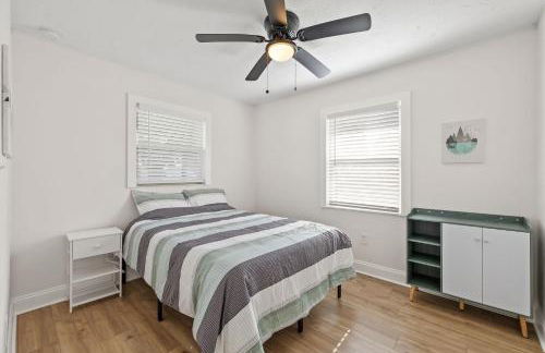 Sunny Palmetto Oasis: 4br Home With Private Pool 4 Bedroom Home by RedAwning - Photo 92