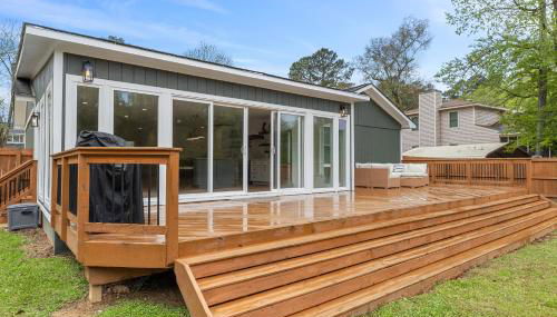 Comforting Lakeside Retreat in Gated Community - Foto 2