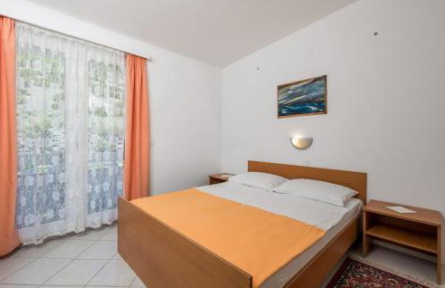 1 Bedroom Stunning Apartment In Bosana - Photo 18