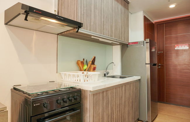 Best Studio Apartment Vittoria Residence with Sofa Bed - Photo 12