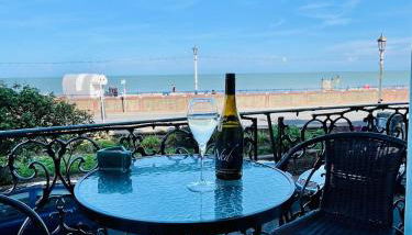 "The Celebration" Balcony Seafront Apartment - Foto 2