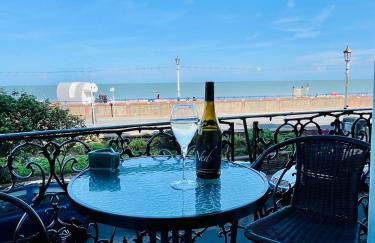 "The Celebration" Balcony Seafront Apartment - Foto 2