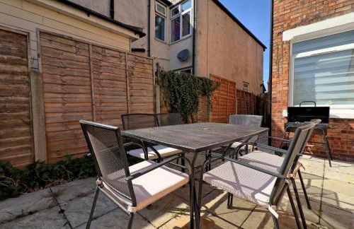 Comfy 4 Bed, Sleeps 8, fast WIFI, Contractor friendly - Foto 61