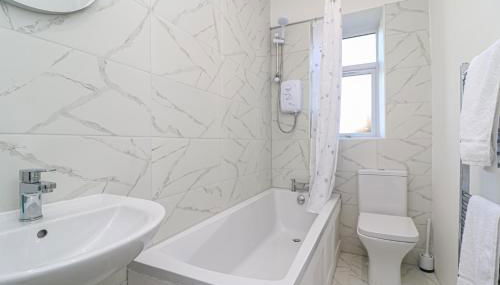 Fantastic 1 Bedroom Apartment with Free Parking - Ideal for Contractors - Foto 4