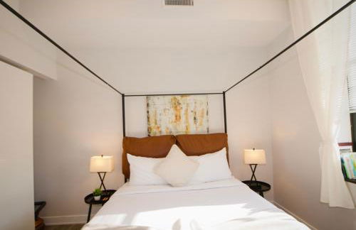 Spacious 3B2B Downtown Apt, Kitchen and Laundry, Walk to PPAC & Convention Center - Foto 9