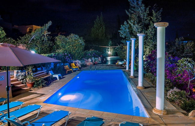 Wonderful Quiet Area, Completely Privacy, Large Private Pool, Colourful Garden - Foto 40