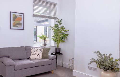 Templar House - Sleeps 6, Special Weekly Monthly Stay Rates, Central Location with FREE Parking, FREE WiFi, Perfect for ALTON TOWERS & M6 - Foto 11