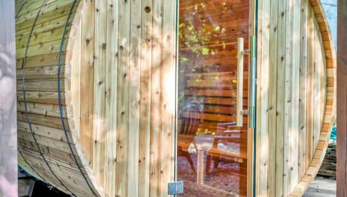 Massive Log Chalet with Hot Tub - Foto 3