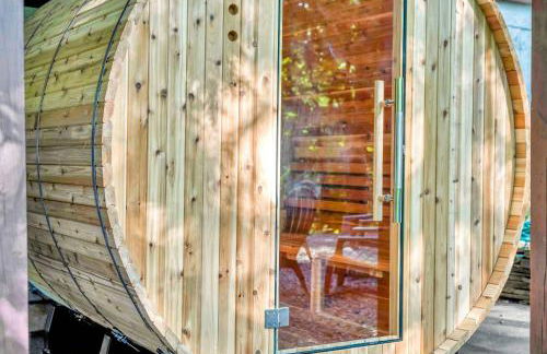 Massive Log Chalet with Hot Tub - Foto 3