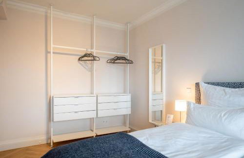 CLS Zentrale City-Wohnung in Hamburg mit E-Laden und Tiefgarage, Klimaanlage, gratis WLAN, Smart TV, großer Balkon, Nespresso Maschine inklusive Kapseln, Blick über Hamburg, Parkplatz, Cafe im Haus, Bushaltestelle direkt gegenüber, Flex Check In - Foto 15