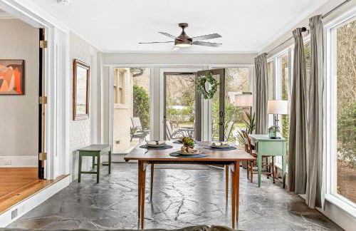 Luxurious Retreat in Historic Downtown Burlington Downstairs Only - Foto 12