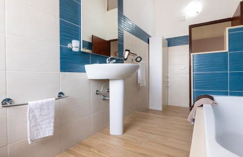 Butterfly House - Photo 34