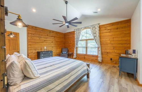 Luxe Hot Springs Cabin w/Pond and Game Room! - Foto 21