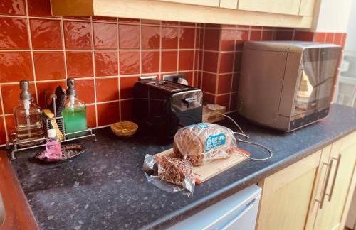 Homely 2 Levels Flat w Private Garden - Photo 5