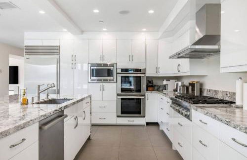 Spacious 4BR Retreat with Private Pool, Pool Table and Fast Wi-Fi Sleeps 9 Quiet Clinton Location - Foto 46