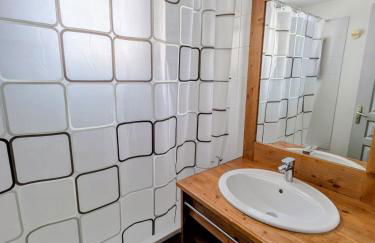 Appartement 4 pièces pour 6-8 personnes, 2 chambres, 1 cabine, 2 canapés-lit double dans le salon, au pied des pistes et piscine l'été, wifi fibre - Foto 65