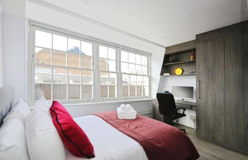 Large 3 bedrm apartment in heart of Theatre Land - Photo 6