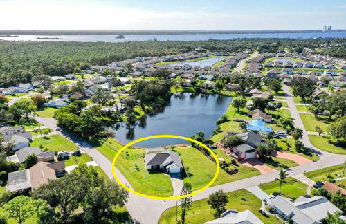 Spacious lakefront pool home in North Fort Myers - Foto 1