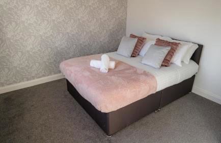 The Snug, ideal for sporting events and city breaks, hidden nook in the Heart of Newcastle, with parking, Wifi, Smart Tv, close to all local travel links - Foto 36