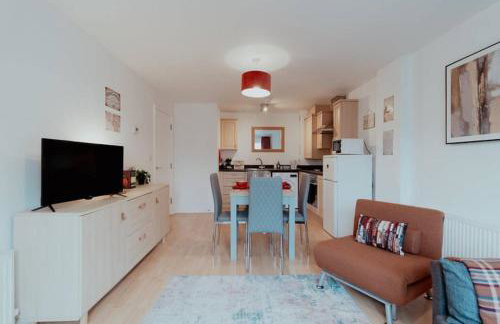 The Diickens Den - Rochester 1BR Flat - Sleeps 4 with Parking - Contractor - Friendly and Ideal for Long Stays - Foto 4