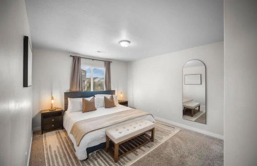 Charming Family Stay w Arcade Theatre Ski Haven Walking trails and river walk in backyard - Foto 5