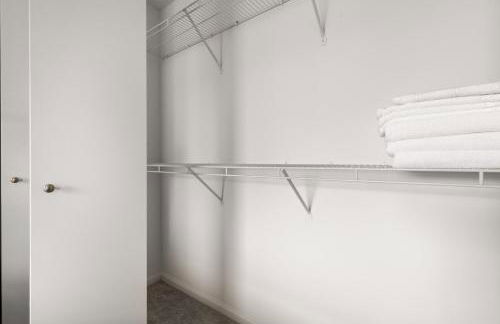 Gold Coast 2BR w Gym Pool nr Oak St Beach CHI-207 - Photo 16