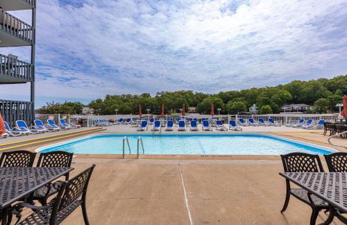 F Lakefront! Remodeled, Sleeps 4, Boat Slip, Patio, WiFi, Cable, Pool - Foto 34