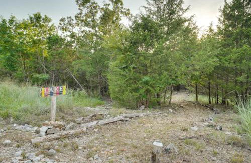 Hot Tub and Fire Pit! Lake-View Home in Blue Eye - Foto 30