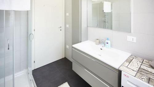 Lux Apartment Aviano Centro AC Parking - Foto 5, Shower