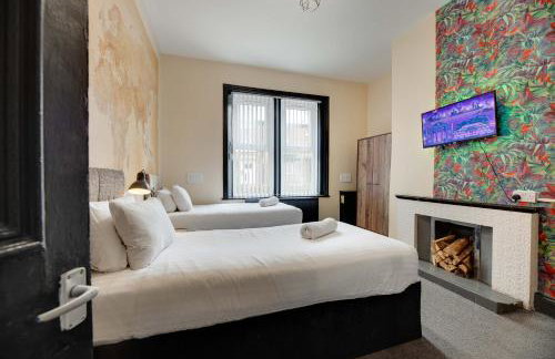 Newcastle CITY APT5,FREE STREET PARKING,4 BEDROOM HOUSE WITH 2 FULL BATHROOM AND KITCHEN,ALL ROOMS WITH TVs,7 BEDS,NETFLIX - Photo 12