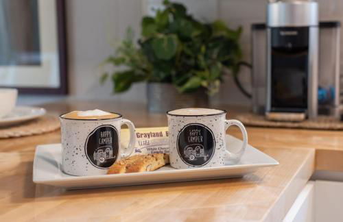 Cozy and Stylishly-Walk To The Beach - Sleeps 5 - Foto 13