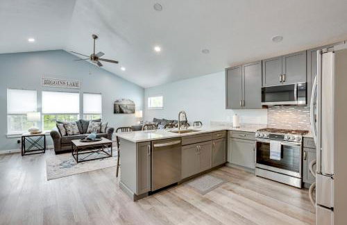 Pet Friendly Higgins Lake Home Firepit and Yard - Foto 12