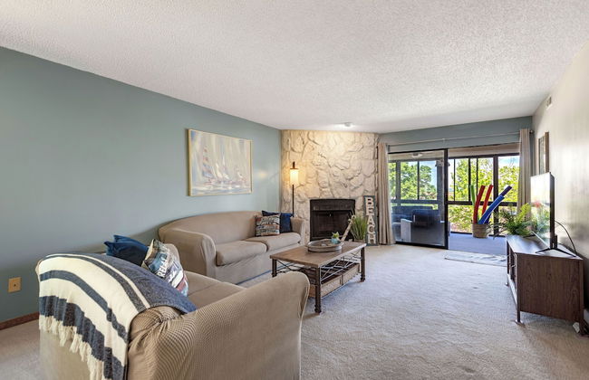 Lake Getaway - Photo 13