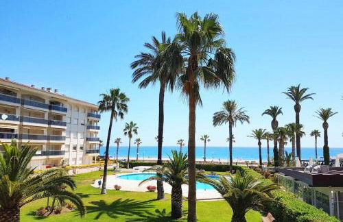 NEW! Modern apartment right on the beach! - Foto 33