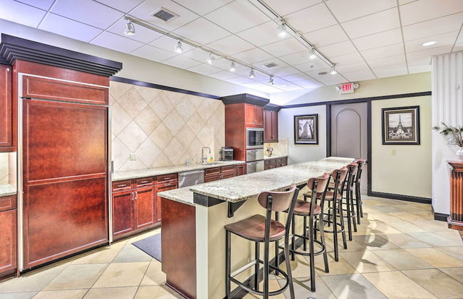 Heart of Dtwn Omaha: Historical Apt w/ Perks - Foto 23