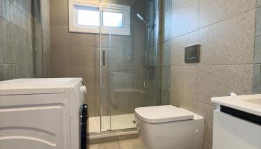 111 - Beachside Renovated 1BR apt 5 min from Beach - Photo 4