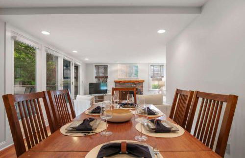 Rare Private Deck Dog Friendly Walk to Harbor - Foto 9