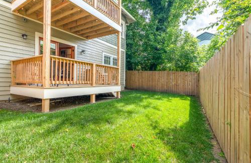 Downtown Retreat - Private Yard- Parking - Foto 28