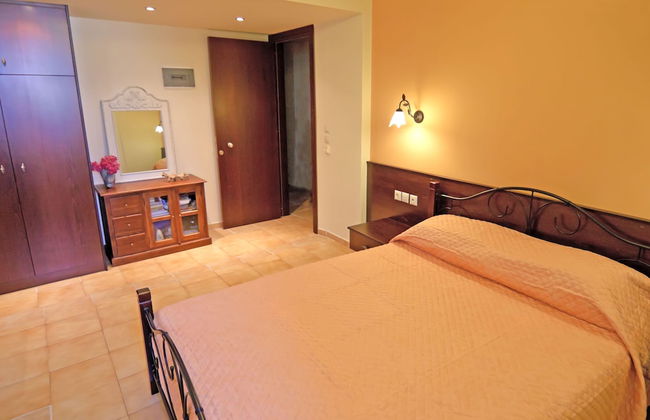 Minos Pension - Photo 24