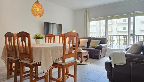 Bright Apartment with Two Balconies and a Seaside Pool - Foto 4