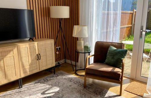 Ashford 4-Bed Townhouse with Garden and Parking - Foto 34