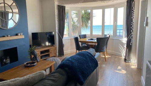 WORTHING BEACH 180 - 2 bed seafront apartment with private parking - Foto 3