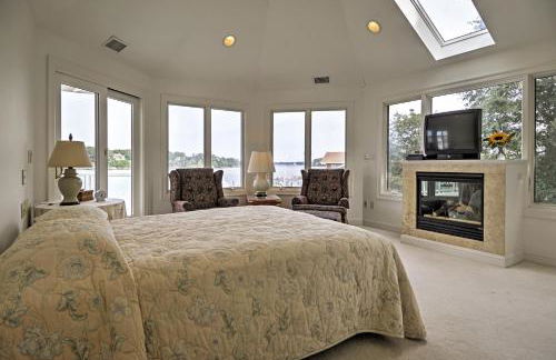 Elegant Riverfront Home with Expansive Views - Foto 16