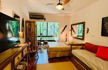 Maresias, Chalé H29 em condomínio dentro da Mata Atlântica e de frente a Entrada 18 da praia - Foto 2