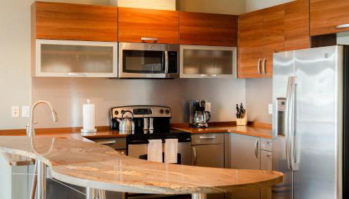 The Slick - Waterfront 3-Bedroom, 3-Bathroom Penthouse Suite at REAL Watersports - Foto 5, stove, dishwasher, toaster